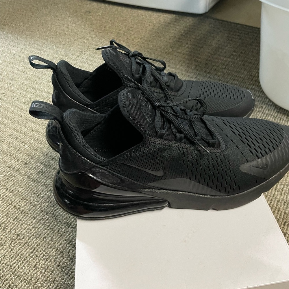 Nike 270 sneakers